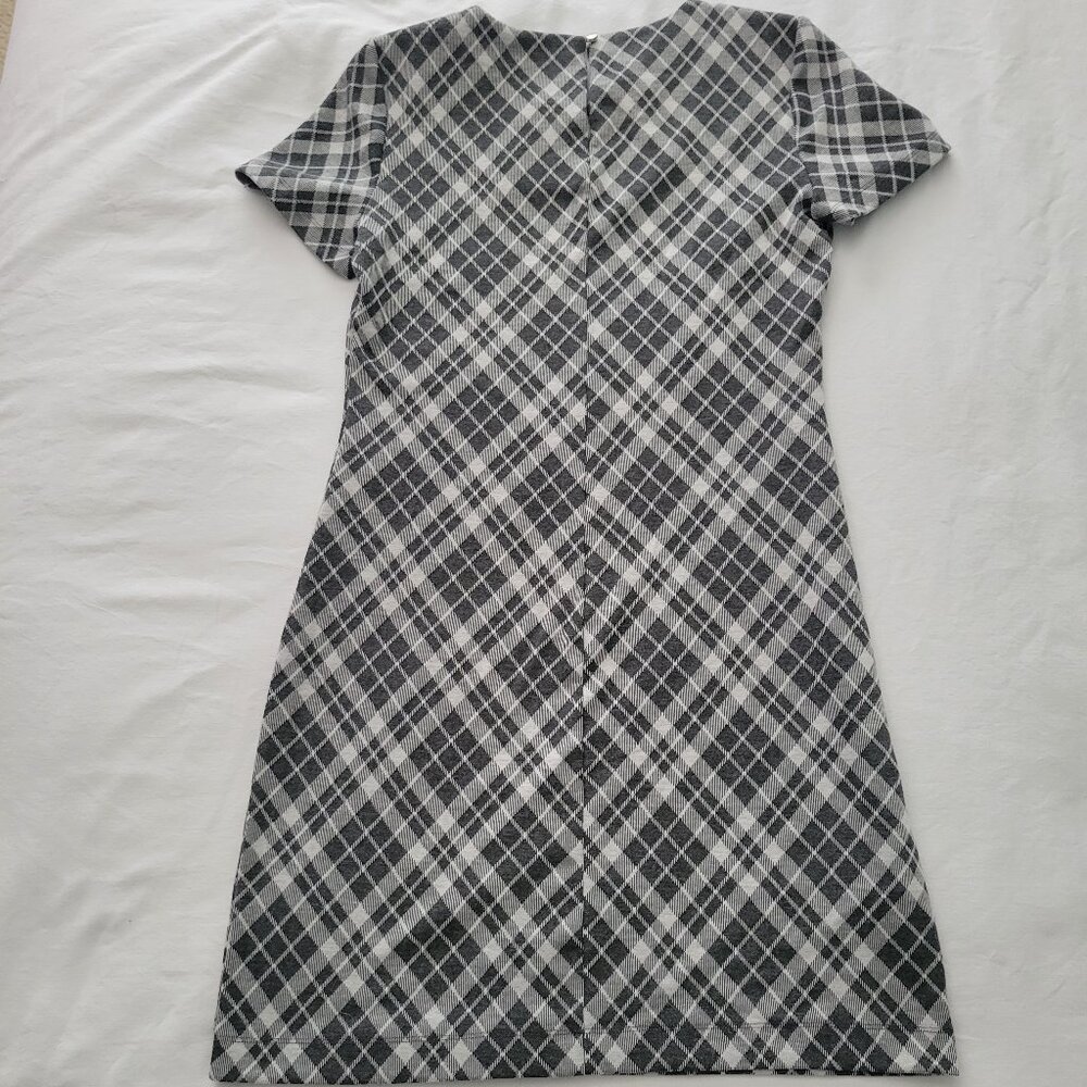 Comfy Casual Tommy Hilfiger Plaid - Picture 5 of 7